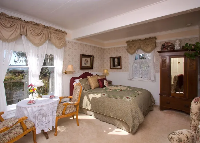 Headlands Inn Bed And Breakfast